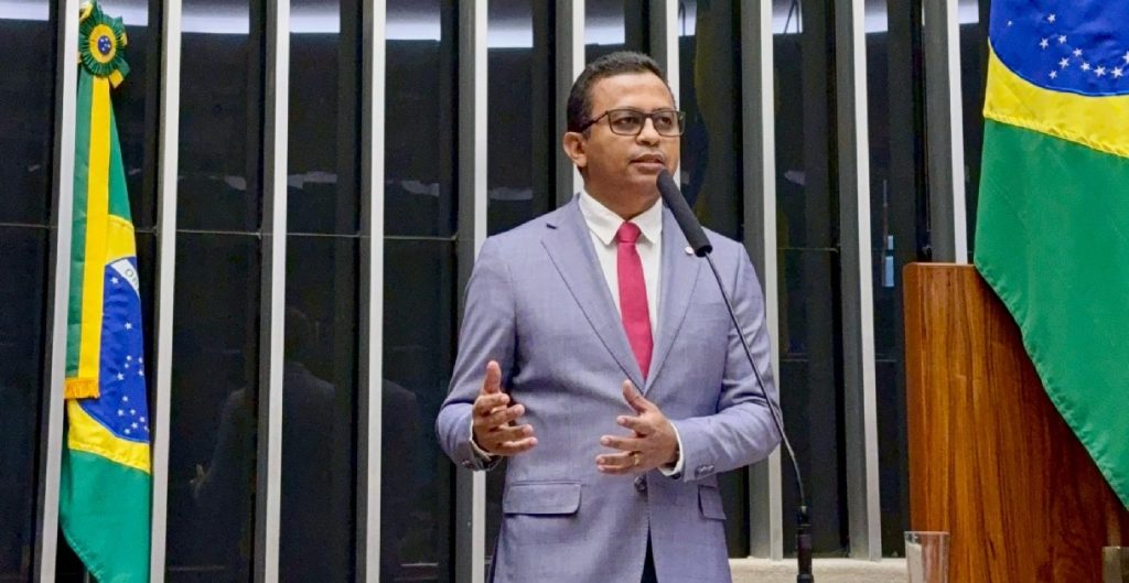 Dr. Francisco consegue aprovar projetos cruciais para BPC, câncer e deficiência 3 Dr. Francisco Costa na Camara dos Deputados