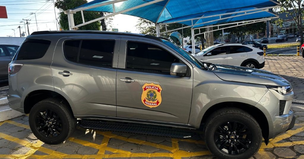 dr. francisco entrega nova viatura a Policia Federal do Piaui