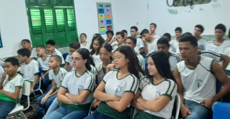 Em Amarante, Colégio Pitágoras II recebe palestra sobre prevenção às drogas com foco no cigarro eletrônico