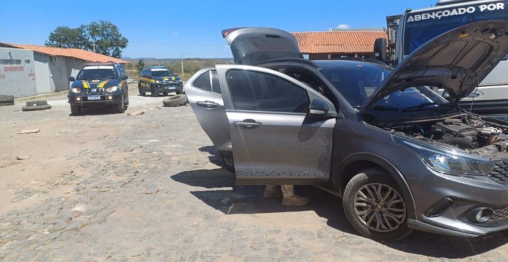 Transporte de carro roubado por R$ 4 mil termina com prisão no PI