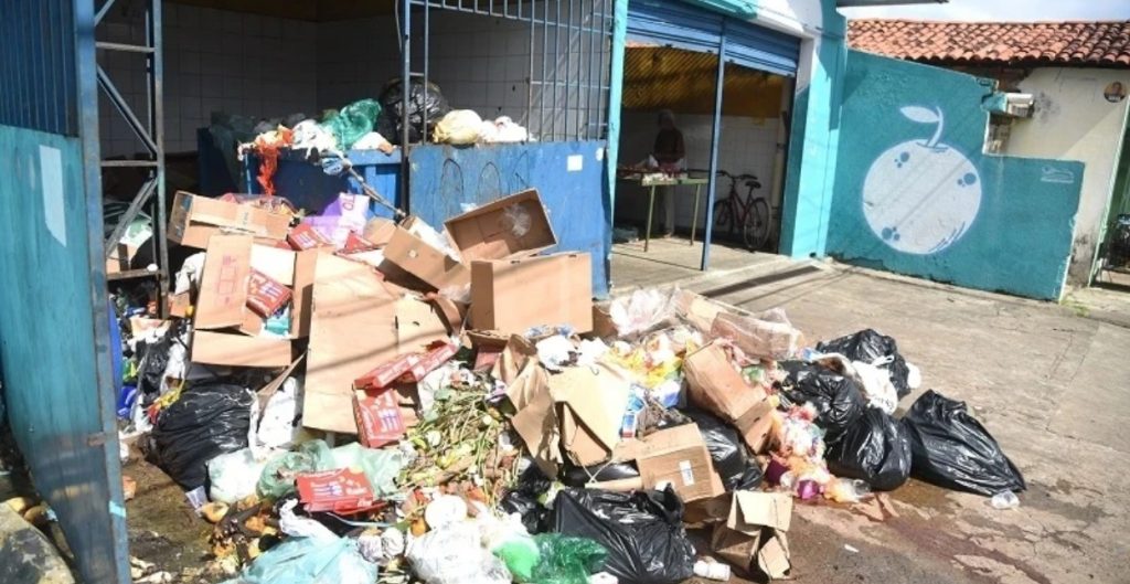 paralisação garis Teresina - Lixo acumulado nas ruas da capital piauiense