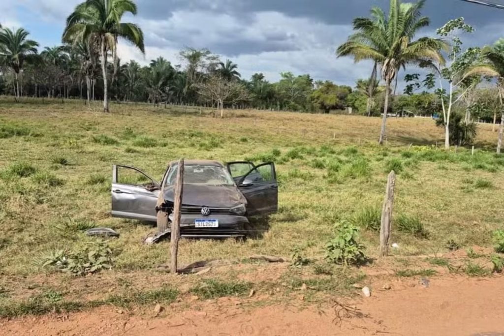 Trio é preso após capotar carro roubado durante fuga na BR-010, em Imperatriz-MA