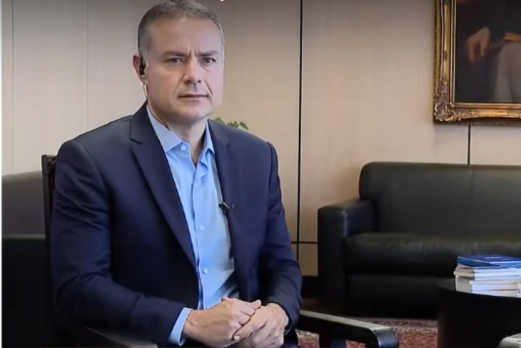 ministro quer fim de cursos de CNHs em autoescolas