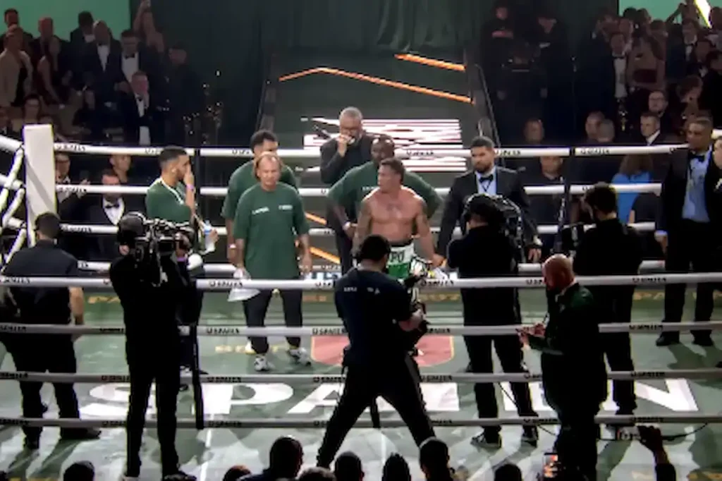 Caos e desclassificação marcam o Spaten Fight Night: Popó vence, mas ringue vira cenário de confusão generalizada 1 ânimos exaltados no ring após desentendimento em luta de box