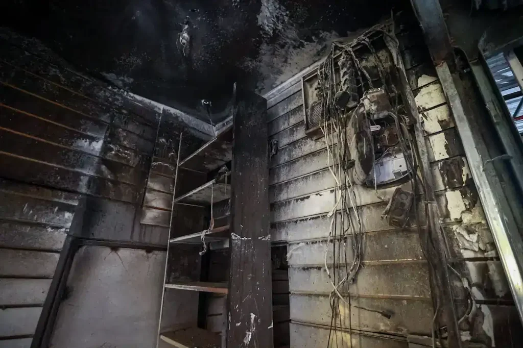 Incêndio atinge box no Shopping da Cidade em Teresina