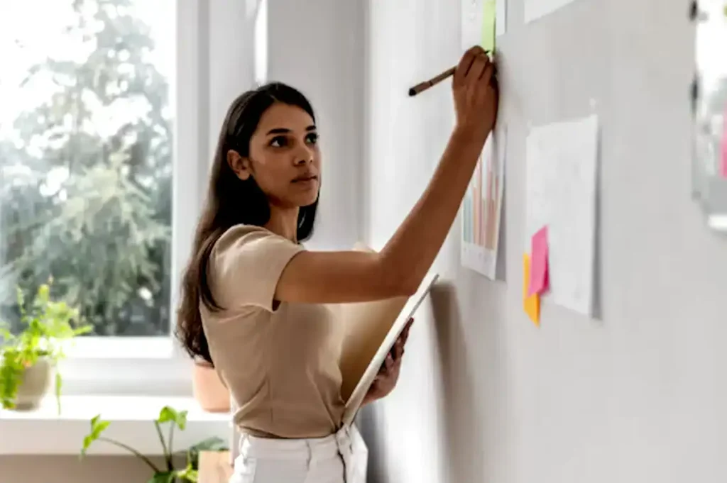 especialista explicando sobre alcançar metas