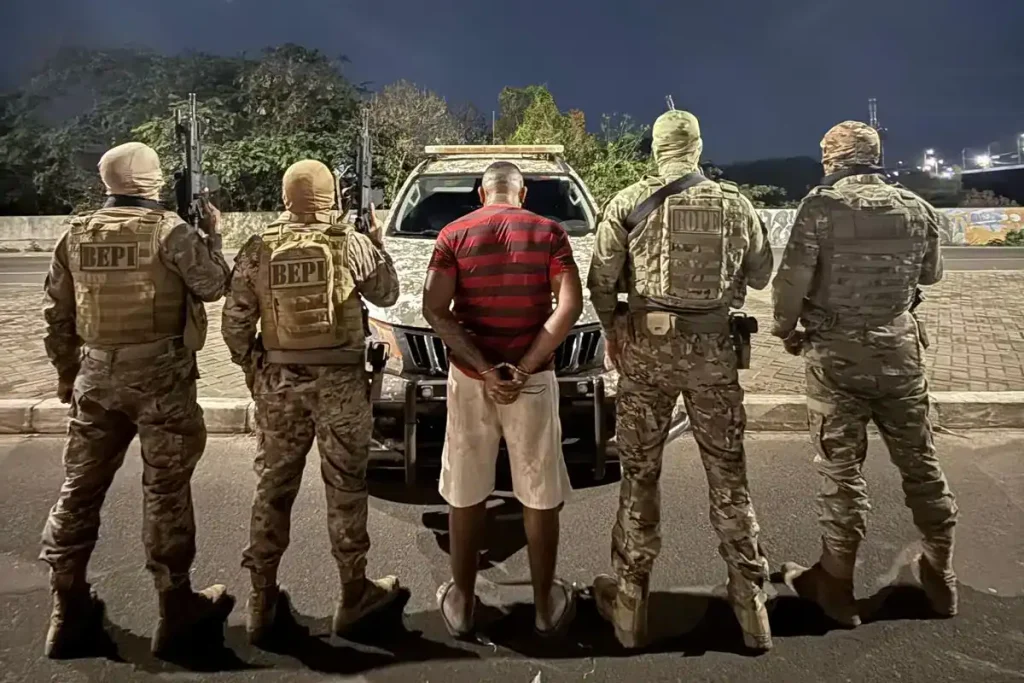 Polícia apreende grande quantidade de drogas e arma de fogo em operação na zona sudeste de Teresina 1 drogas arma de fogo operação zona sudeste de teresina