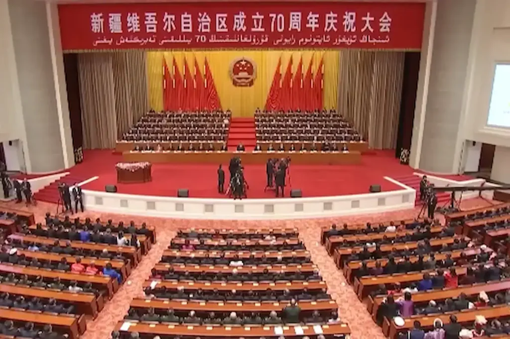 Membros do Partido Comunista Chinês reunidos em assembleia