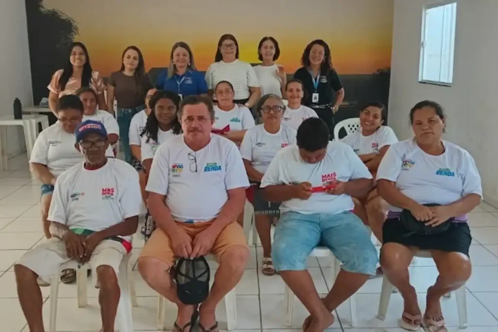 Equipe do programa Mais Renda realiza acompanhamento técnico em São Francisco do Maranhão 1 Beneficiários do Programa Mais Renda em reunião com a equipe técnica em São Francisco do Maranhão.