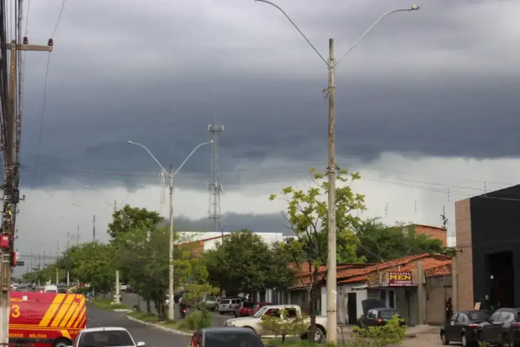 Gráfico do Inmet indicando alerta amarelo de chuvas intensas e ventos fortes para o Sul do Piauí.