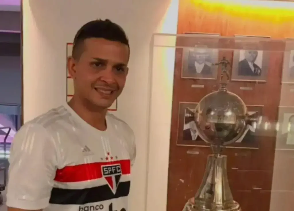 Piauiense de Luzilândia morre após mal súbito em partida de futebol no Mato Grosso 2 Bento Ferreira Neto, 37 anos, que morreu após mal súbito durante partida de futebol em Lucas do Rio Verde, MT