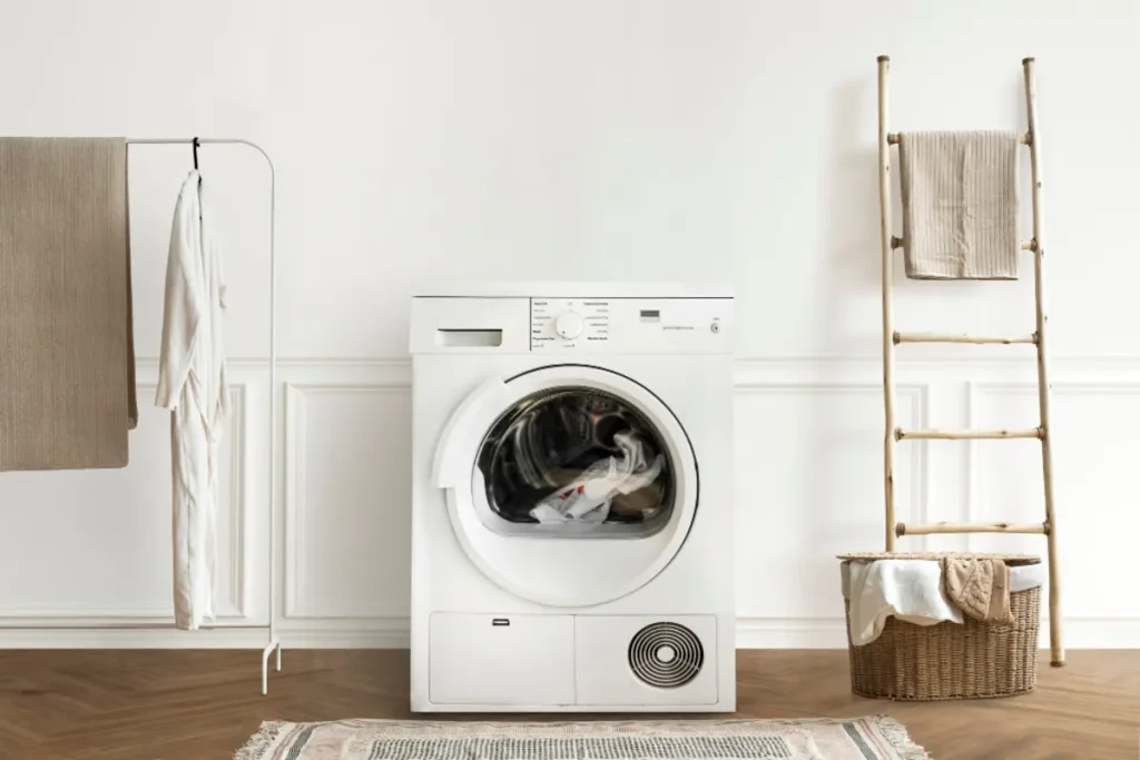Máquina de lavar em uma lavanderia minimalista