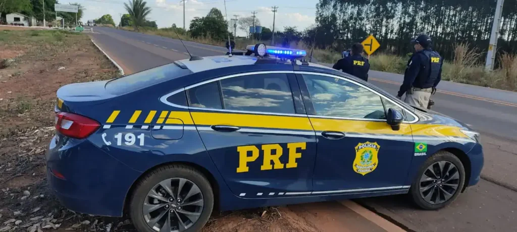 Caminhão tomba na br-135 em corrente: PRF atende acidente fatal na BR-135 em Corrente