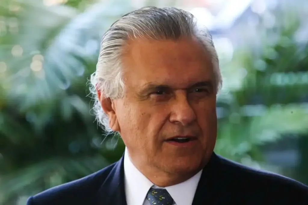 Caiado se filia ao PSD para disputar Presidência em 2026 1 Governadores Ronaldo Caiado, Ratinho Junior e Eduardo Leite ao lado de Gilberto Kassab, presidente do PSD, em encontro sobre a pré-candidatura presidencial de 2026.