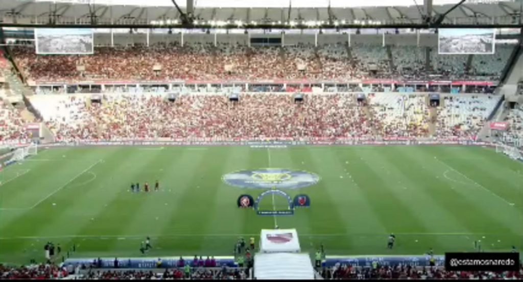 Flamengo tenta evitar quarta derrota seguida no Brasileiro; Remo volta à Série A 9 Jogadores de Flamengo e Internacional disputam bola em campo no Maracanã durante partida do Campeonato Brasileiro.