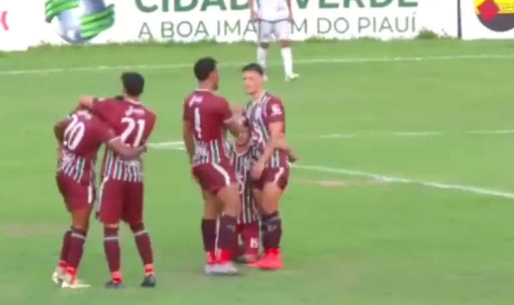Jogadores do Fluminense-PI comemoram gol contra o Parnaíba no Campeonato Piauiense