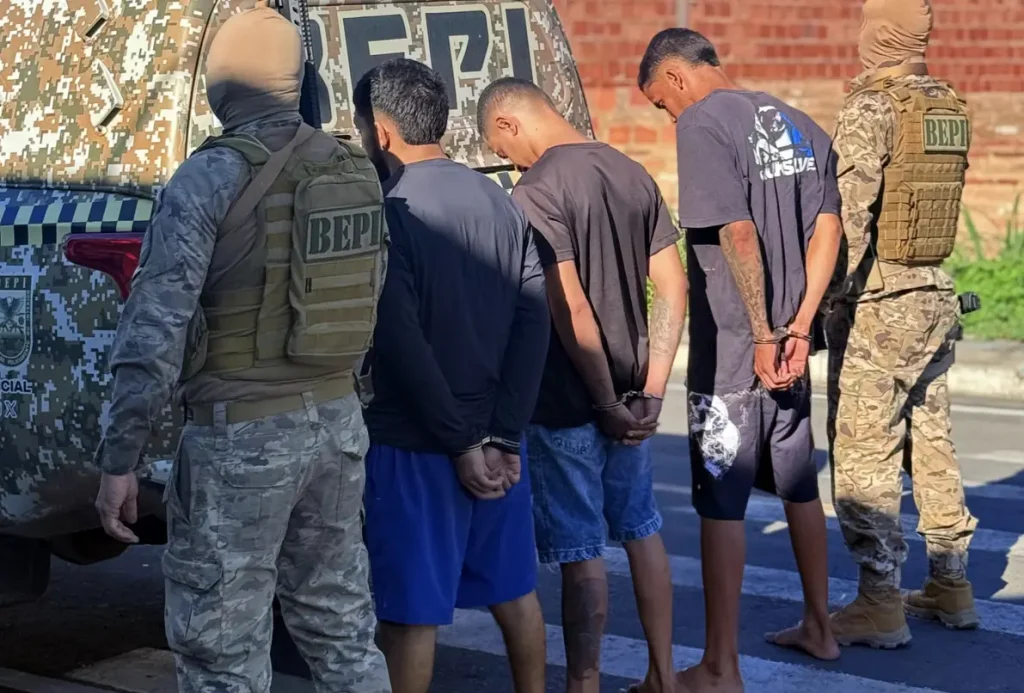 Revólver calibre .32, espingarda calibre 12, munições e porção de maconha apreendidos pela PM em Água Branca