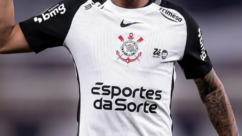 Logotipo em camisa do Corinthians.