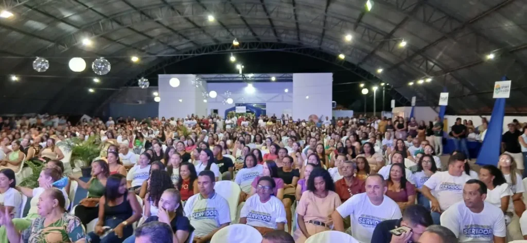 Prefeitura de São Francisco do Maranhão realiza 10º Encontro do Servidor e anuncia novos investimentos 1 Autoridades de São Francisco do Maranhão anunciam programa de asfalto e saúde para idosos