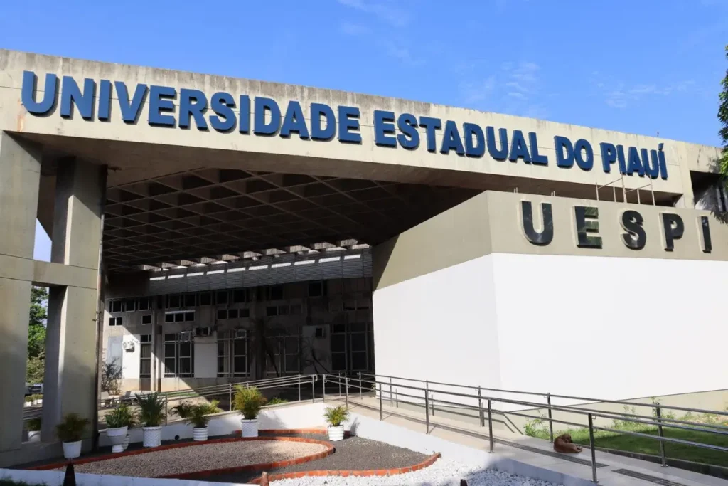 Logotipos da Universidade Estadual do Piauí (Uespi) e da Universidade Aberta do Brasil (UAB), simbolizando o processo seletivo para tutores presenciais bolsistas.