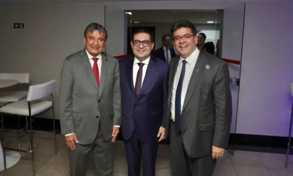 Piauiense Joaquim Bezerra assume presidência do Conselho Federal de Contabilidade 8 Joaquim Bezerra, novo presidente do Conselho Federal de Contabilidade (CFC), durante sua posse em Brasília, ao lado do governador Rafael Fonteles.