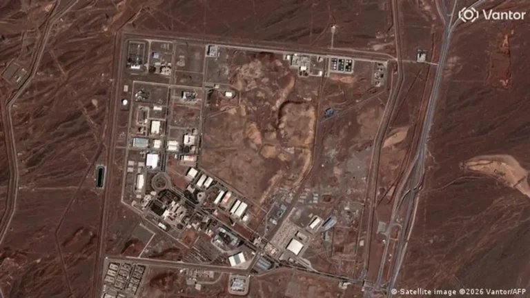 Ataque aéreo atinge principal instalação nuclear do Irã em Natanz