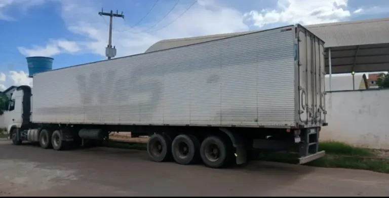 Criminosos roubam carga de R$ 500 mil e fazem motorista refém em Picos