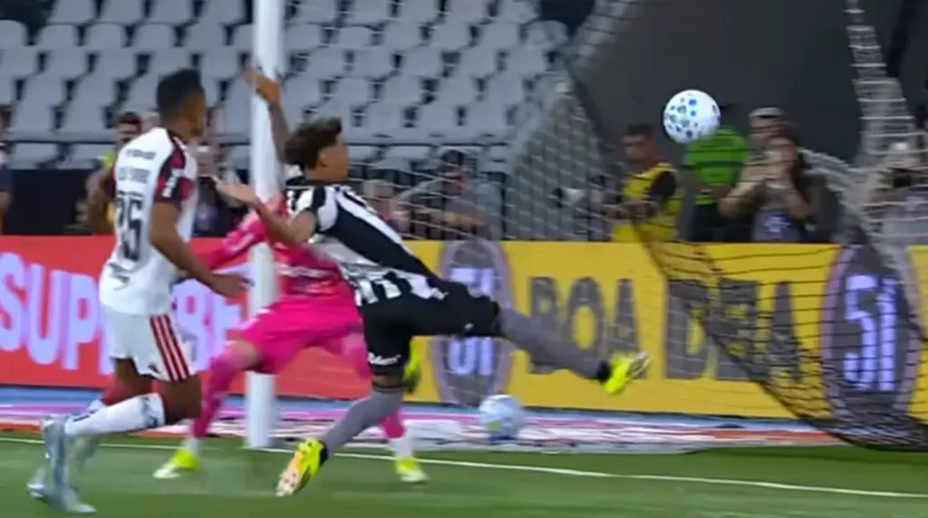 Jogador do Flamengo comemora gol em vitória de 3 a 0 sobre o Botafogo pelo Campeonato Brasileiro no Estádio Nilton Santos.