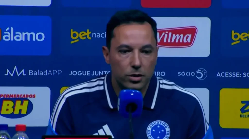 Tite, ex-treinador do Cruzeiro, em imagem que representa seu desligamento do clube