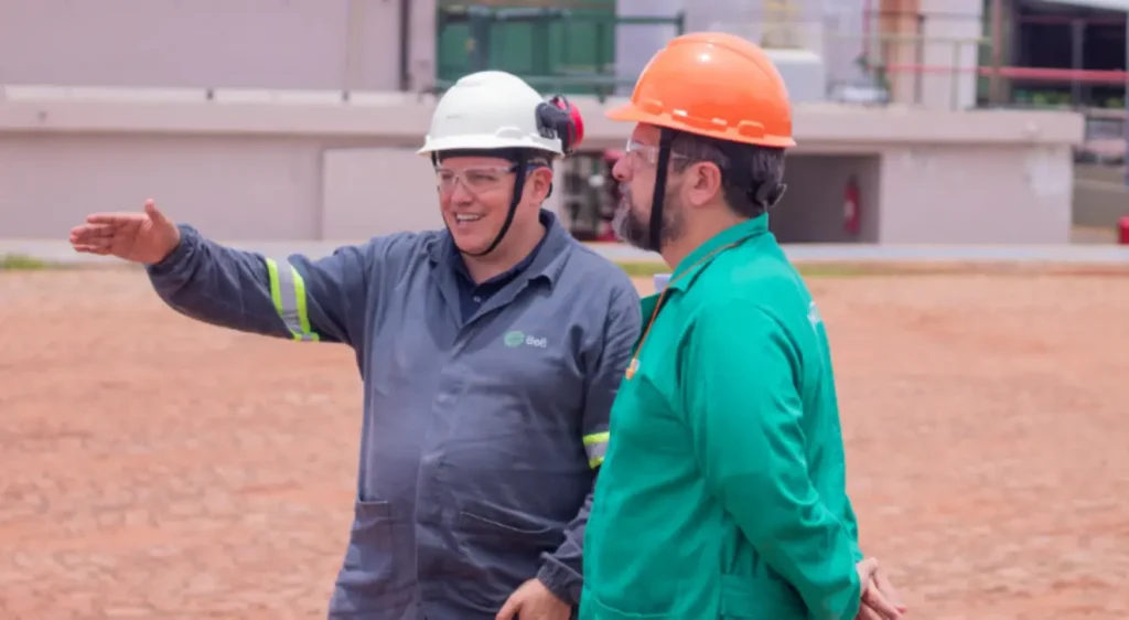 Presidente da Investe Piauí, Victor Hugo Almeida, em visita técnica à fábrica de biodiesel Be8 em Floriano, Piauí.
