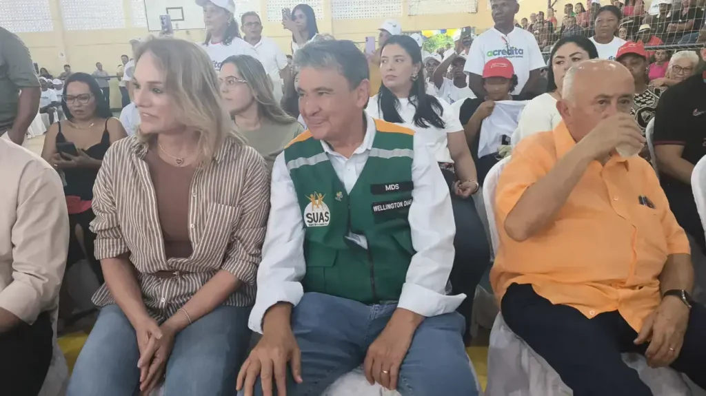 Aniversário de Wellington Dias vai ser comemorado no Quilombo Mimbó com presença de ministros 3 Ministros Wellington Dias, Guilherme Boulos e Anielle Franco em visita à Comunidade Quilombo Mimbó, Amarante, Piauí, durante evento de entrega de ações do governo federal.