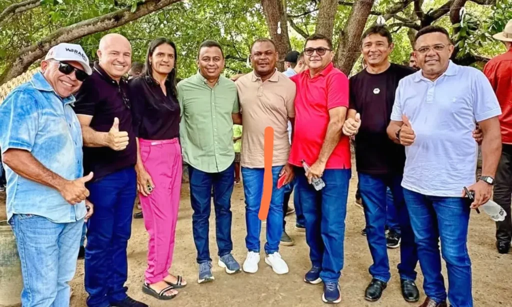 Dr. Francisco participa de agenda com ministros e governador no Quilombo Mimbó 10 Autoridades políticas, incluindo ministros e governador, em visita oficial ao Quilombo Mimbó, Piauí, para anunciar investimentos.