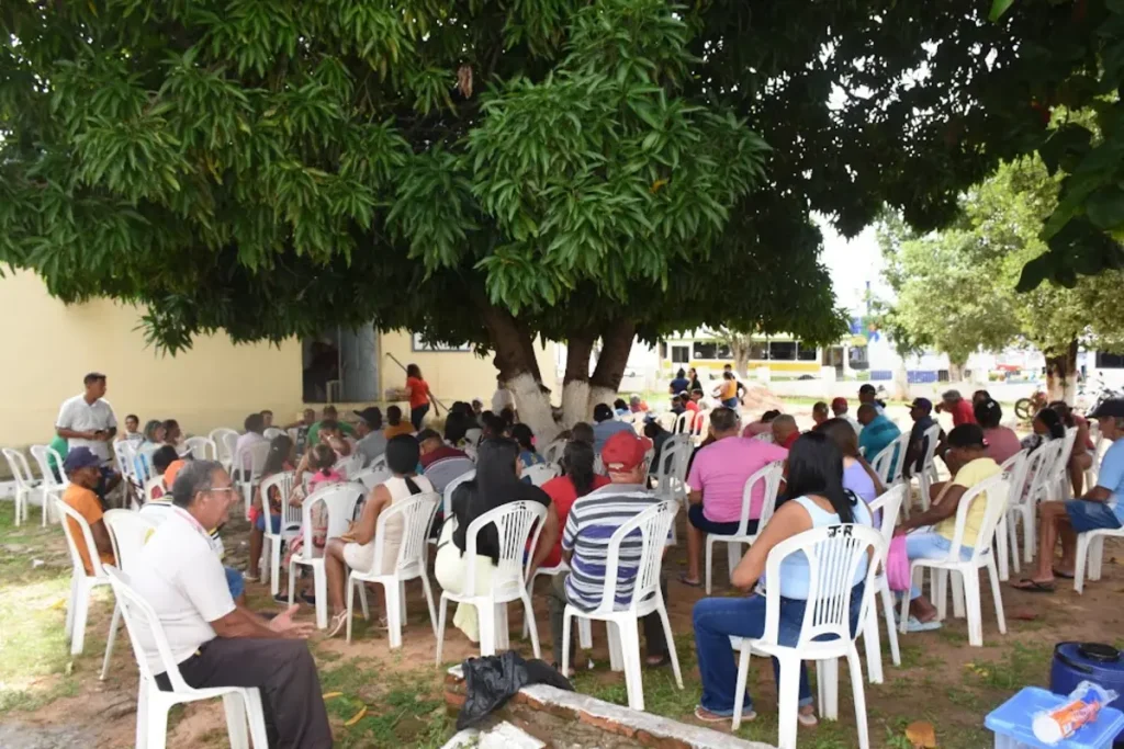 Pacientes e profissionais de saúde em mutirão de catarata e Projeto Amei no Hospital Regional de Amarante