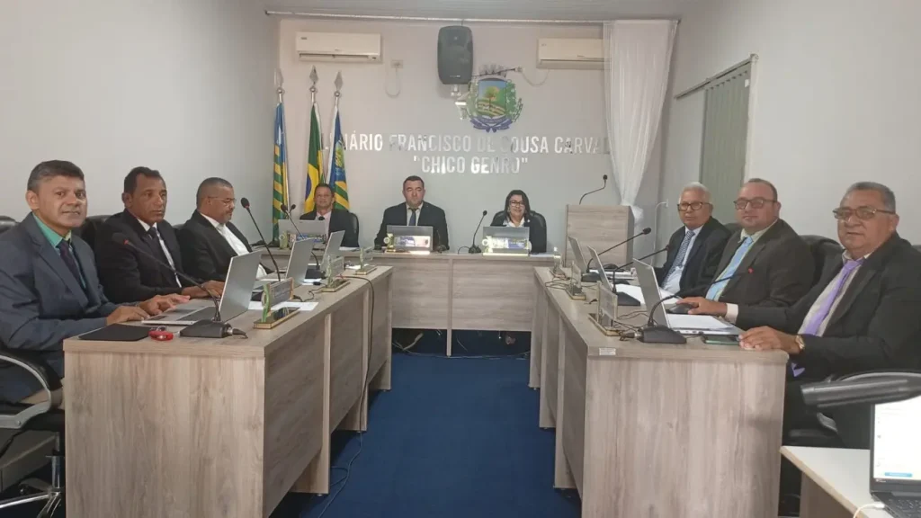 Câmara de Pajeú do Piauí aprova cinco novos títulos de cidadão pajeuense 1 Plenário da Câmara Municipal de Pajeú do Piauí durante sessão ordinária, com vereadores sentados em suas bancadas.