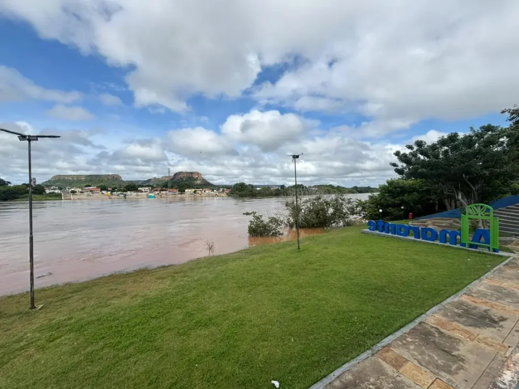 Prefeitura de Amarante alerta ribeirinhos para aumento da vazão do Rio Parnaíba 9 Rio Parnaíba em Amarante, Piauí, com margens e nível de água monitorados