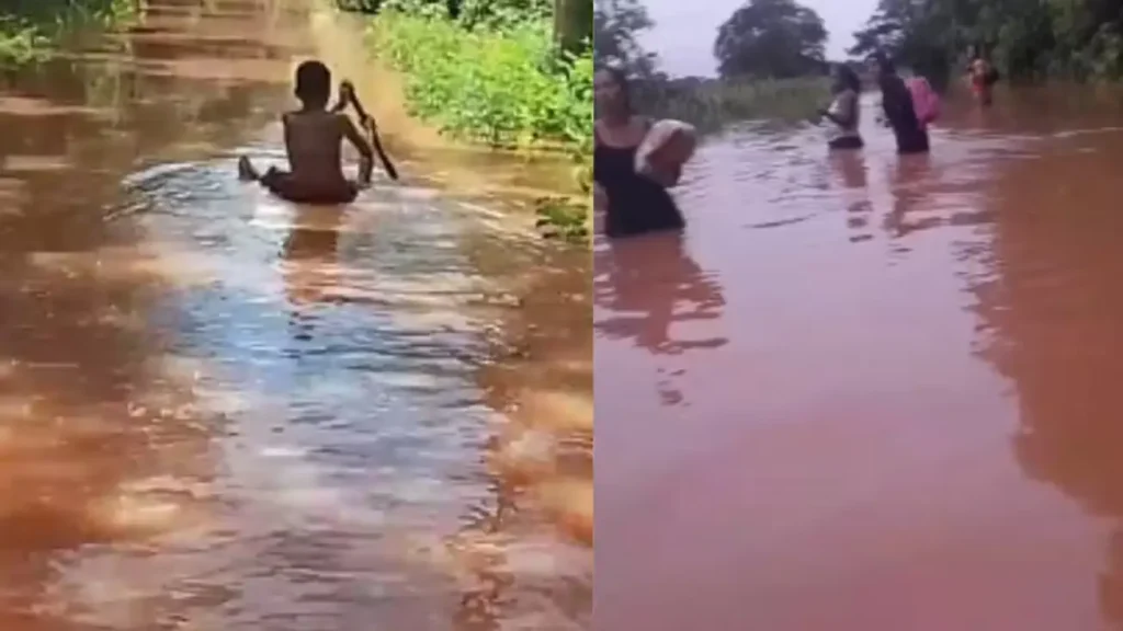 Pessoas atravessam trecho alagado com água na cintura após destruição de ponte improvisada que isolou a comunidade quilombola Brejão dos Aipins, Redenção do Gurguéia, Piauí.