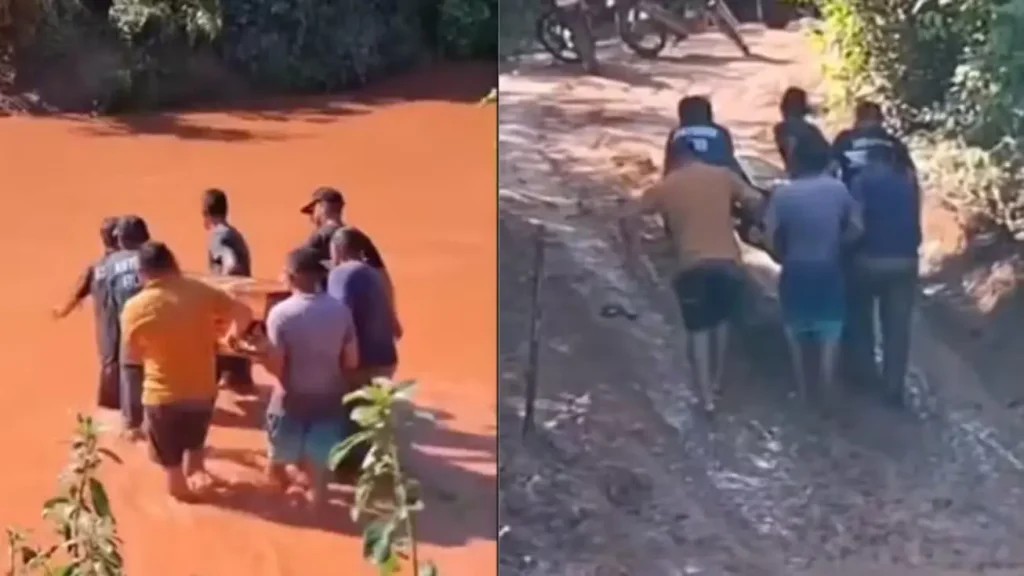 Homens carregam caixão de idoso falecido atravessando riacho a pé, com água na altura da cintura, em cortejo fúnebre na zona rural de Redenção do Gurguéia, Piauí.