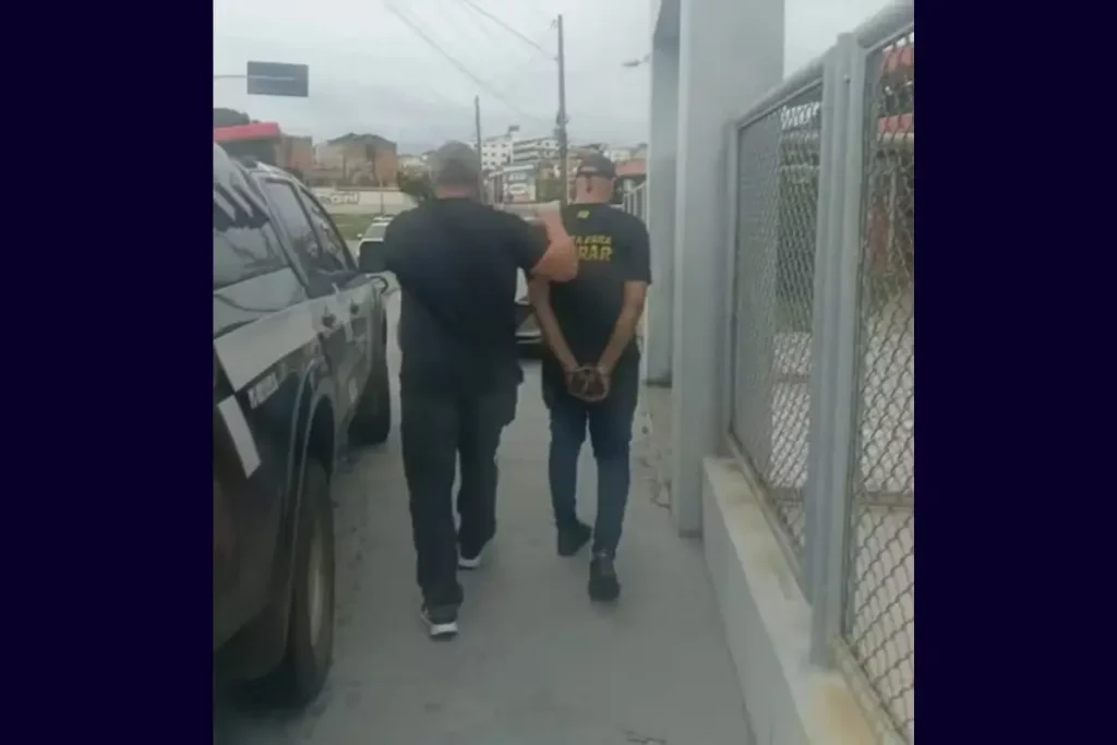 Fachada da Delegacia de Proteção à Criança e ao Adolescente (DPCA) em São Luís, Maranhão, com o logotipo da Polícia Civil