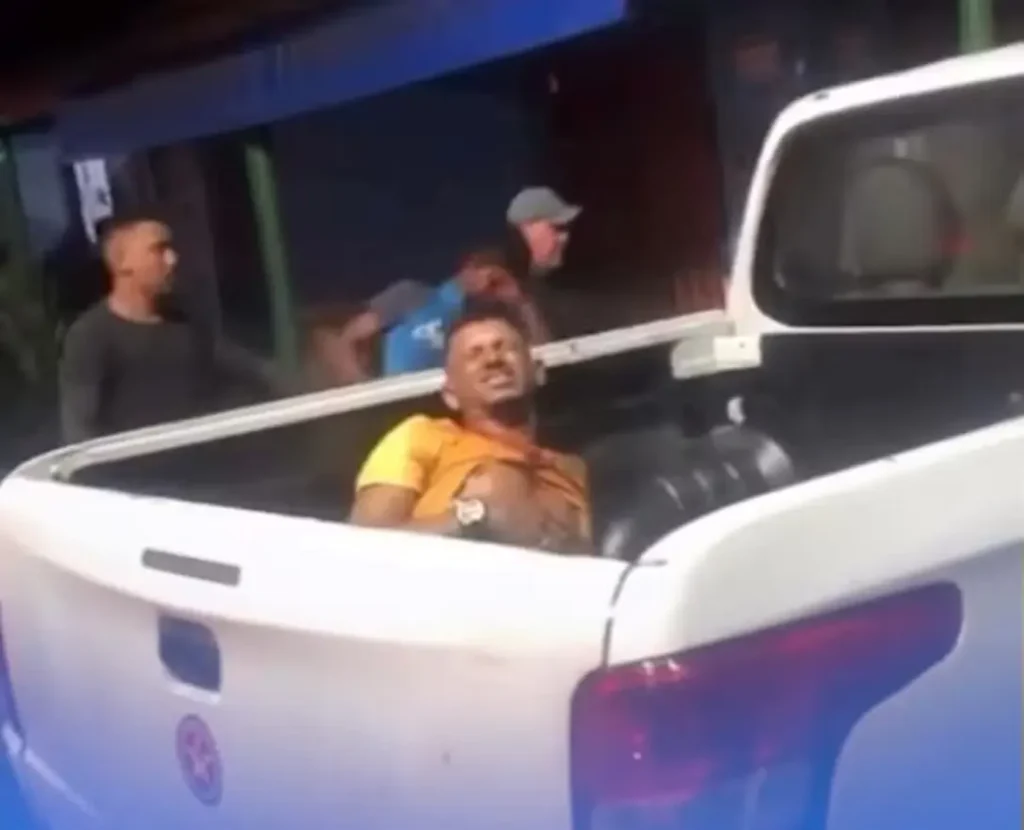 Policiais militares em ação de resgate de motorista de aplicativo sequestrado em São Luís, Maranhão, após perseguição e confronto.