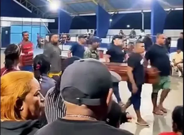 Mãe e filhos vítimas de desabamento são sepultados sob forte comoção em Barras (PI)