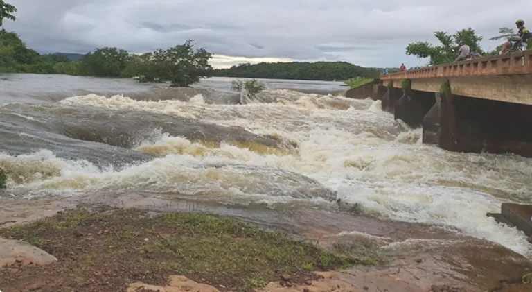 Quatro açudes do Piauí atingem 100% da capacidade e Inmet divulga alerta vermelho de chuvas intensas