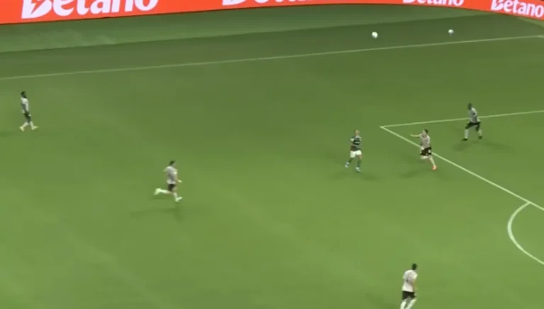 Palmeiras vence Athletico-PR com um a menos e segue líder do Brasileirão