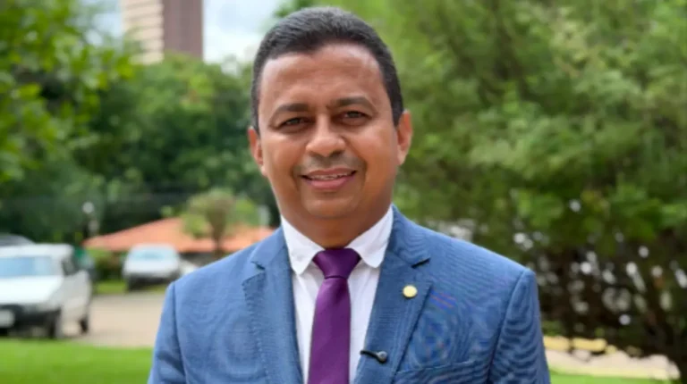 Dr. Francisco articula e garante envio de vans, micro-ônibus e ambulâncias para municípios do Piauí