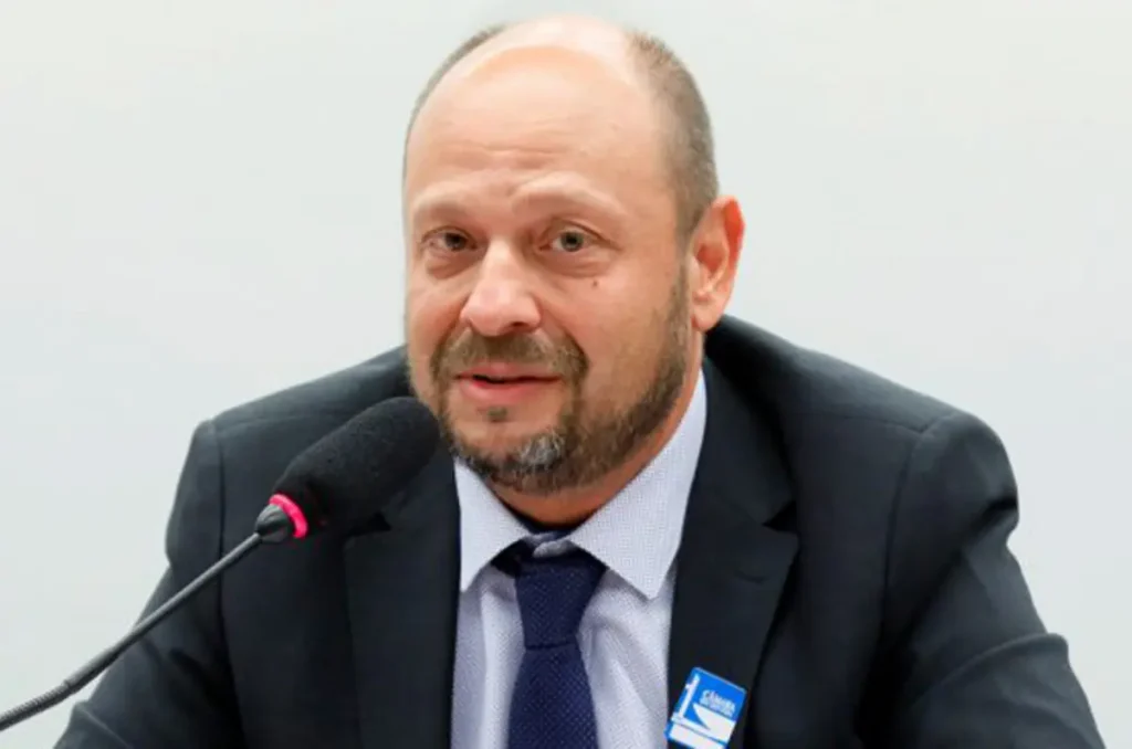 Gilberto Waller Júnior, que será substituído por Ana Cristina Viana Silveira, nova presidente do INSS, empossada no cargo após demissão de Gilberto Waller