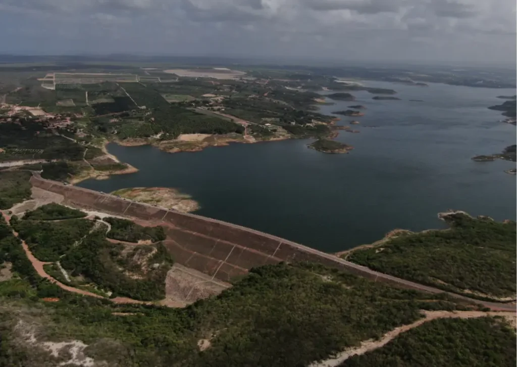 Barragem Jaburu I eleva vazão acima do padrão e coloca São João da Fronteira em alerta 1 Barragem jaburu i eleva vazão em são joão da fronteira: Vista aérea de barragem e reservatório de água