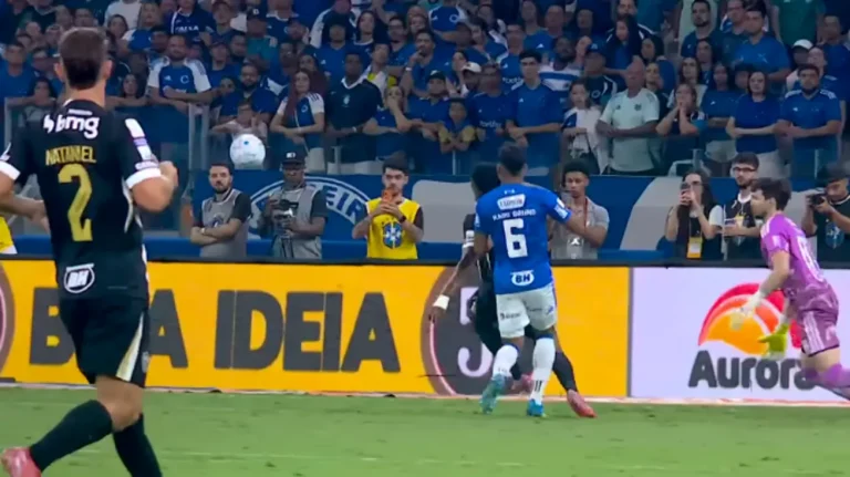 Atlético-MG vence clássico contra o Cruzeiro por 3 a 1 no Mineirão