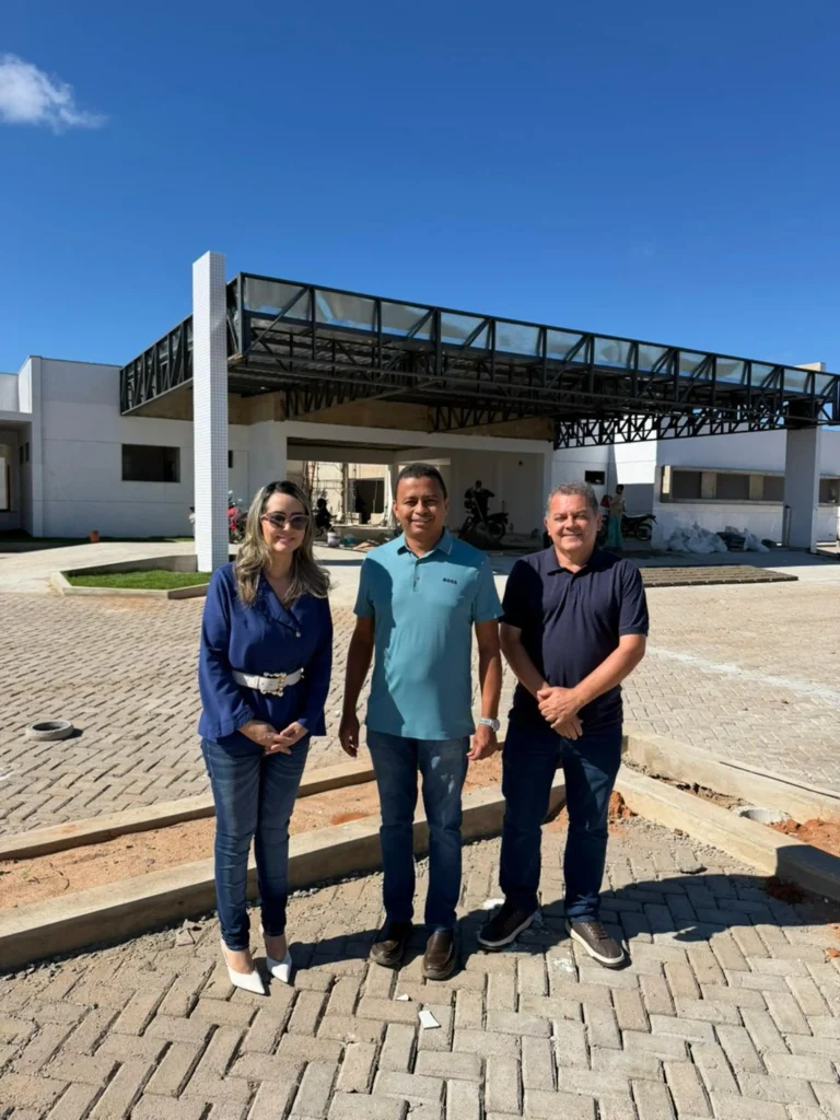 Dr. Francisco vistoria obras de saúde e calçamento em três cidades do Piauí 3 Foto de Somos Noticia 21
