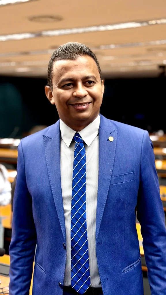 Câmara aprova e Dr. Francisco comemora fim da escala 6x1 com redução da jornada de trabalho para 40 horas semanais