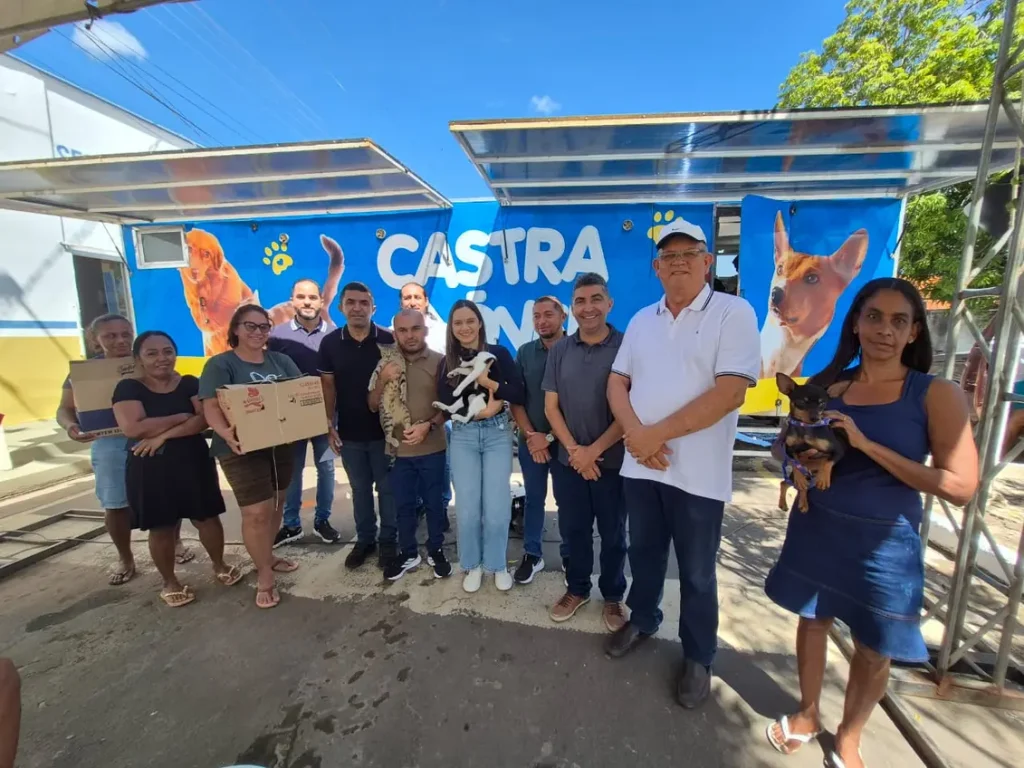 Mutirão pet seguro são francisco do maranhão: Pessoas com animais e unidade móvel de castração