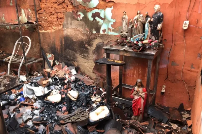 Incêndio em Picos destrói residência, mas altar religioso fica intacto